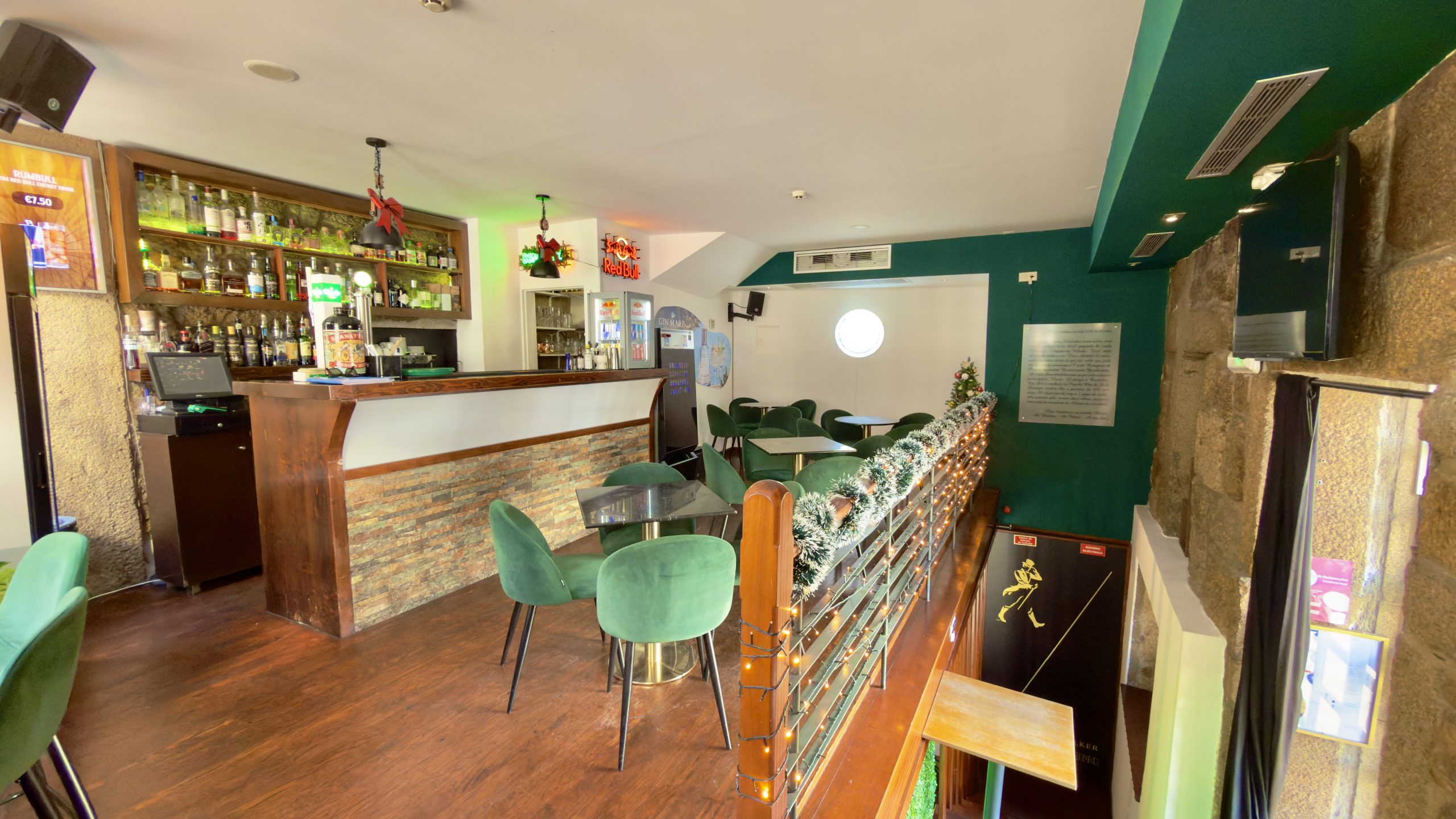 Espaço Comercial para Trespasse: Bar em Pleno Funcionamento!