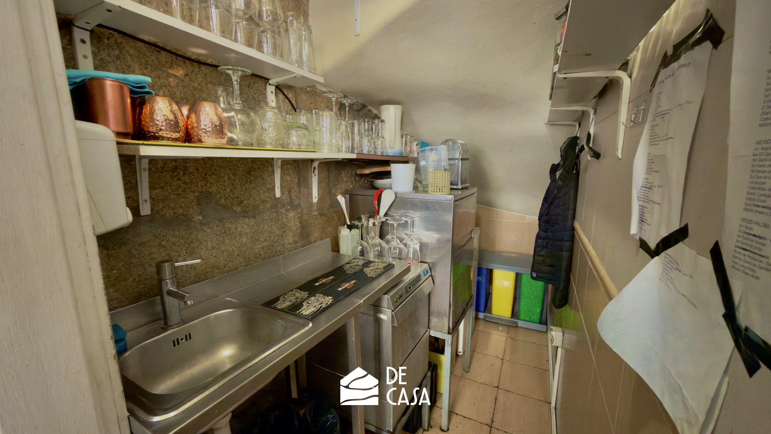 Espaço Comercial para Trespasse: Bar em Pleno Funcionamento!