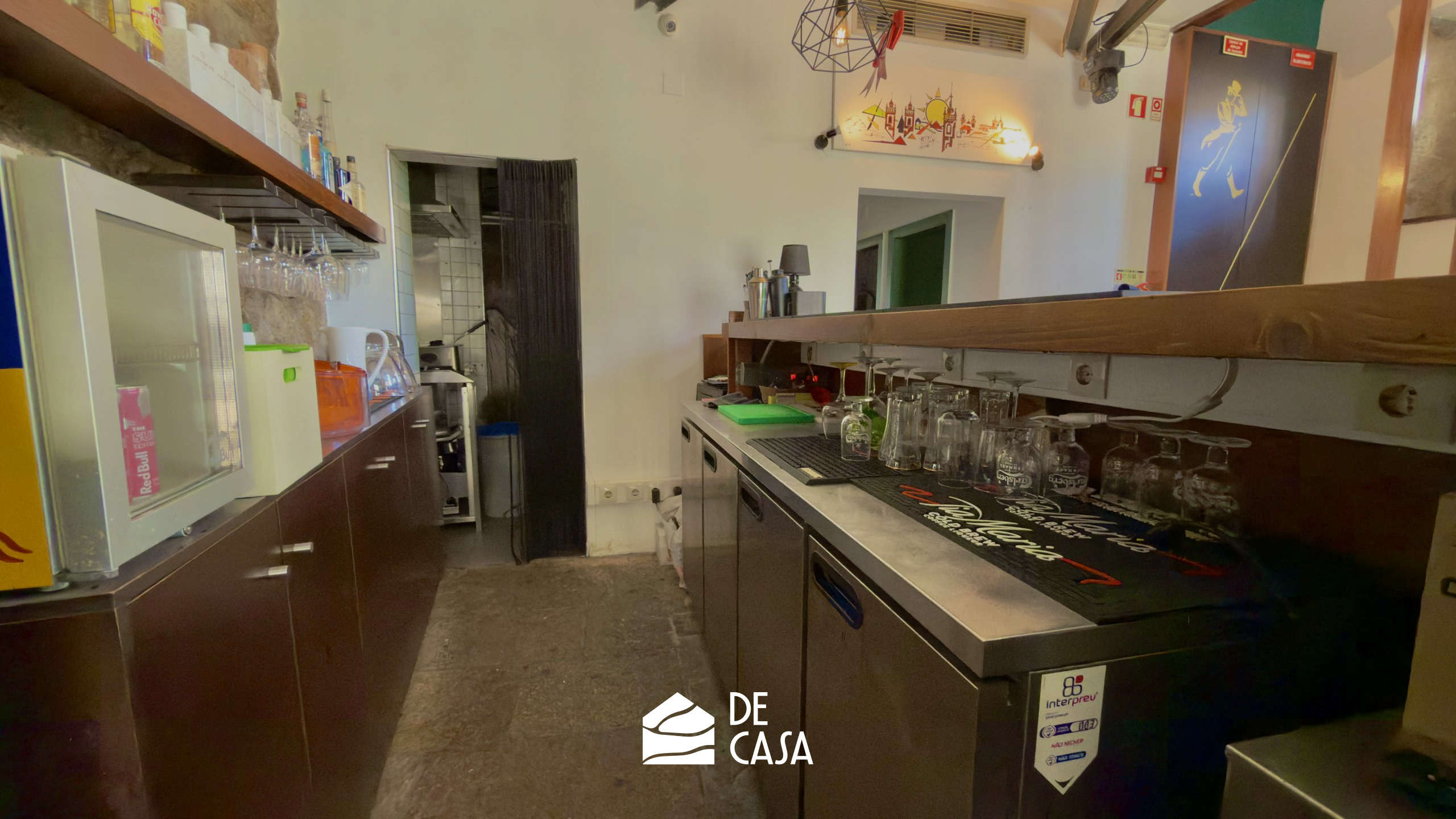 Espaço Comercial para Trespasse: Bar em Pleno Funcionamento!